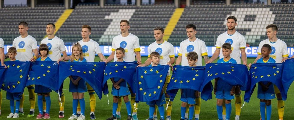 I bambini hanno sostenuto i loro idoli nella partita della Nazionale di calcio dell'Ucraina in Italia