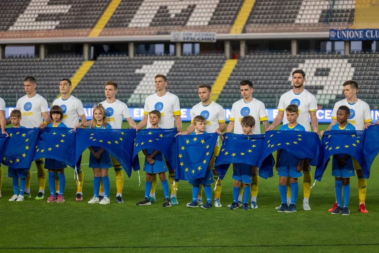 Діти підтримали кумирів на матчі Національної Збірної України в Італії
