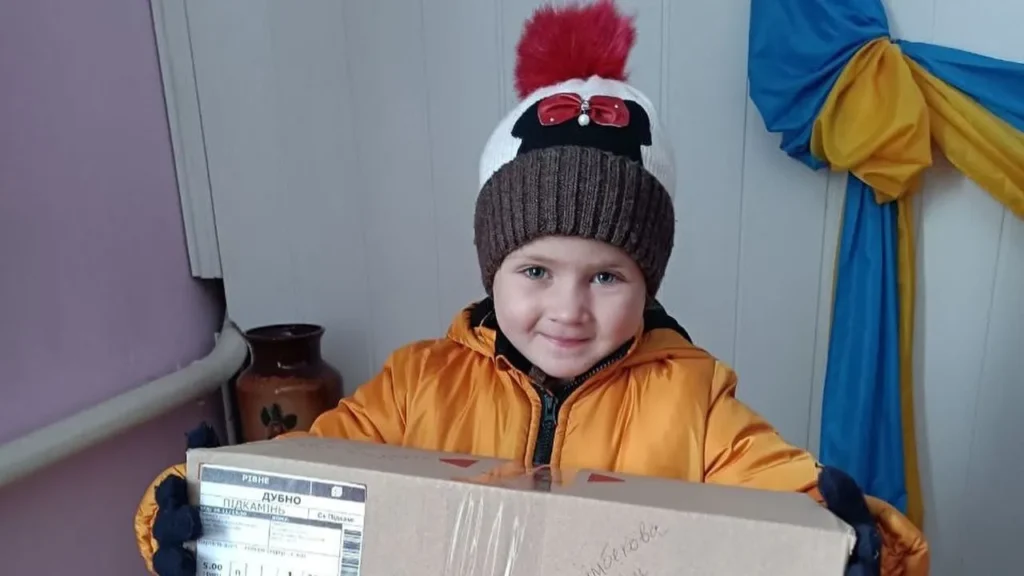 135 children received their dream gifts for St. Nicholas Day 135 дітей отримали омріяні подарунки до дня Святого Миколая.