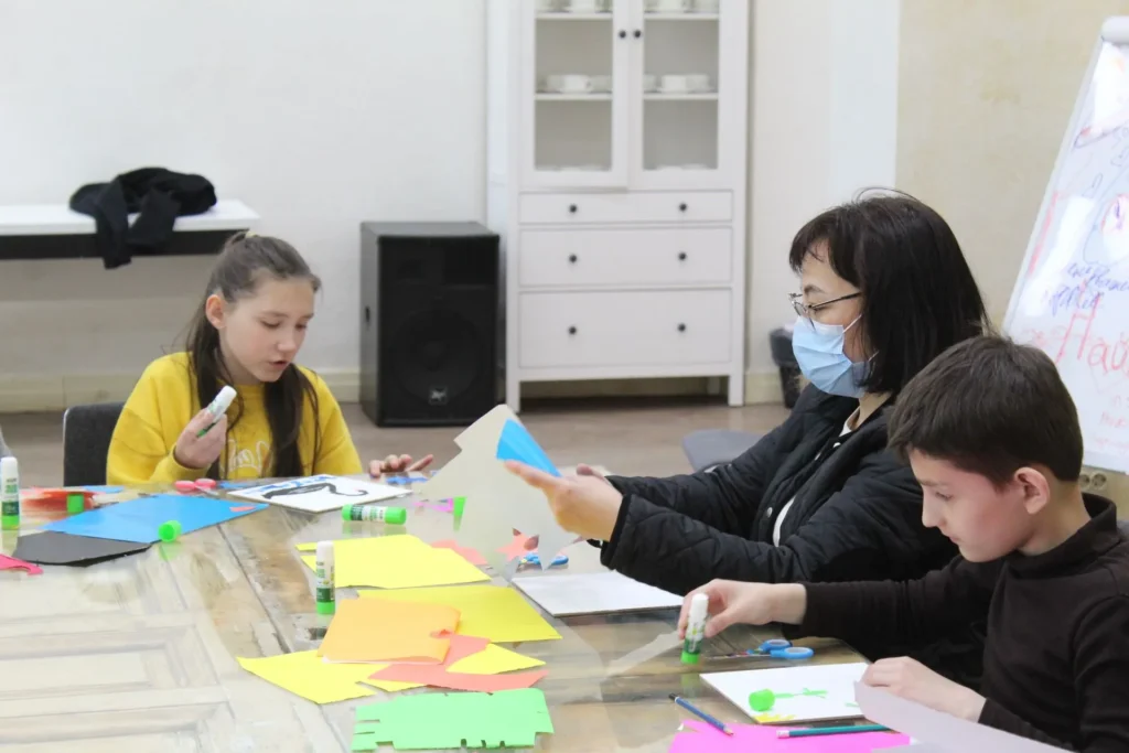 Творчі артмайстерки для вихованців ліцею «Просвіта» Творчі артмайстерки для вихованців ліцею «Просвіта»