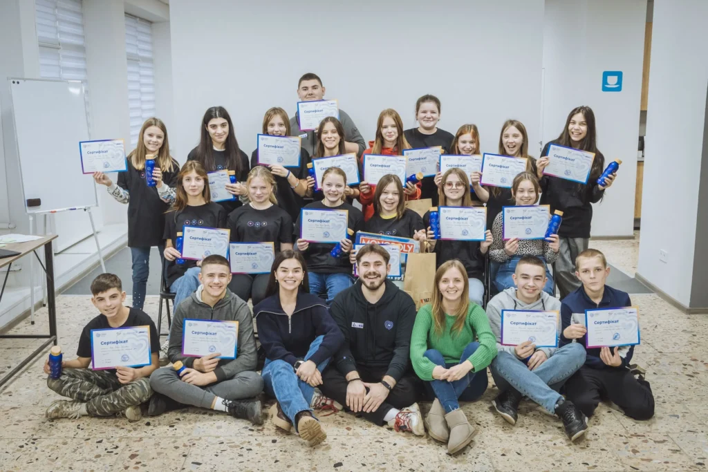 Трансформаційна програма для підлітків та молоді Трансформаційна програма для підлітків та молоді з вразливих категорій населення для кожного з учасників стає особливо важливою