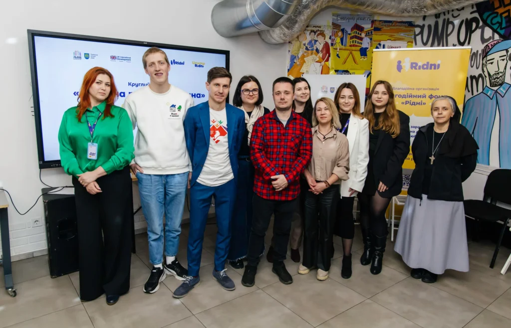 Відбулось обговорення важливих аспектів адаптації дітей у нових сім’ях Цього разу ми зібрали експертів, фахівців, представників комунальних установ та організацій міста, щоб обговорити важливі аспекти адаптації дітей у нових сім’ях.