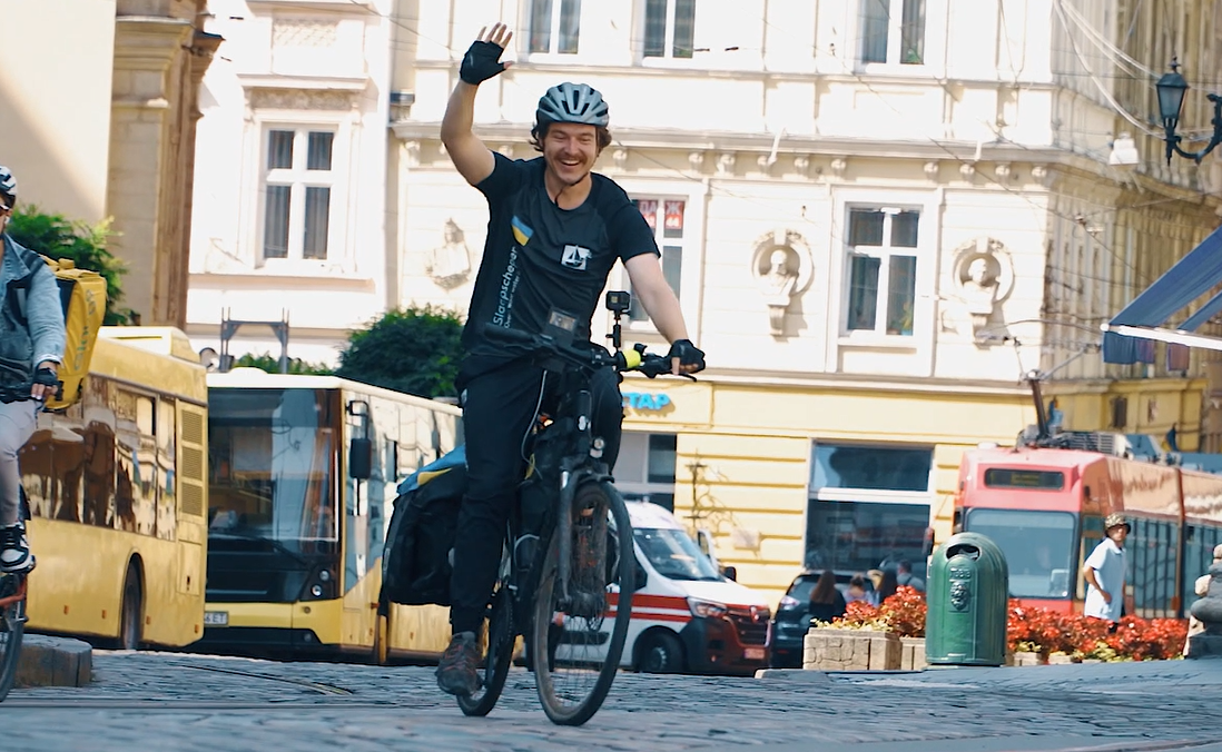 З Гронінгена до Львова: 29 днів, майже 1600 км і €20 000 заради українських дітей