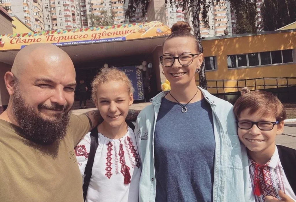 Рідні всиновлені діти