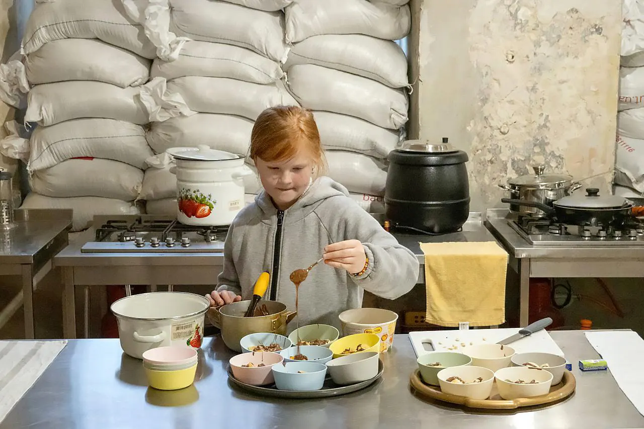Die ukrainischen Fotografen Mykhaylo Palinchak und Roman Bordun zeigen die Situation der Kinder in ihrer Heimat