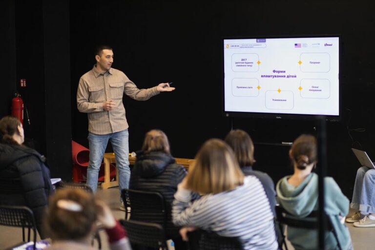 БФ «Рідні» провів серію зустрічей про сімейні форми виховання