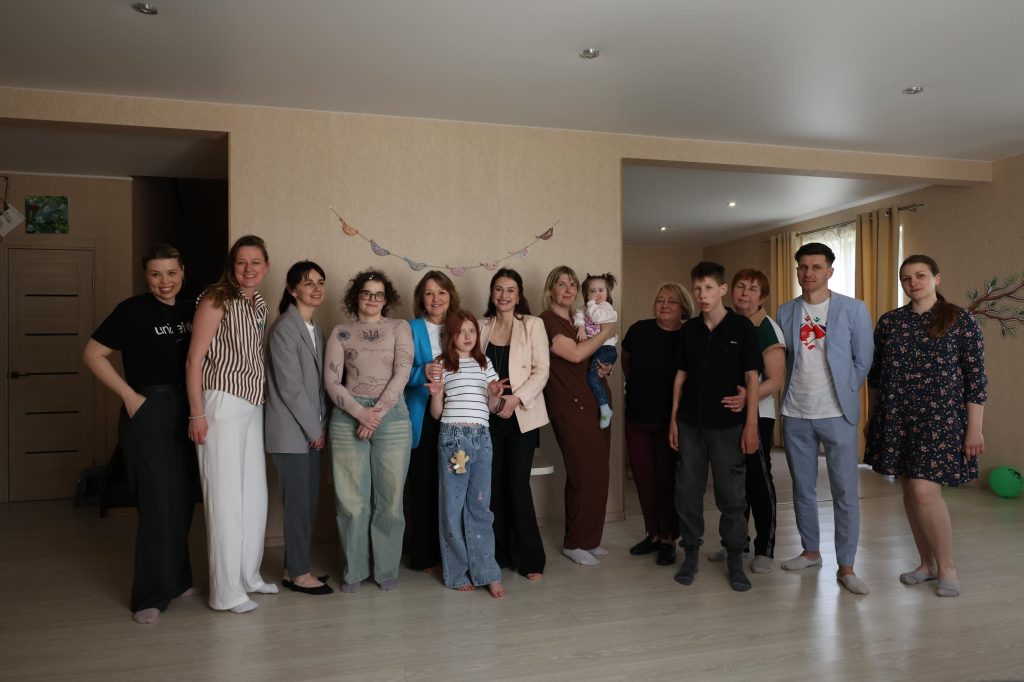UNICEF Representative in Ukraine visits new family-type children’s home in Lviv