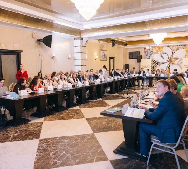 БФ «Рідні» долучилися до засідання Ради регіонів у Києві Засідання ради регіонів2