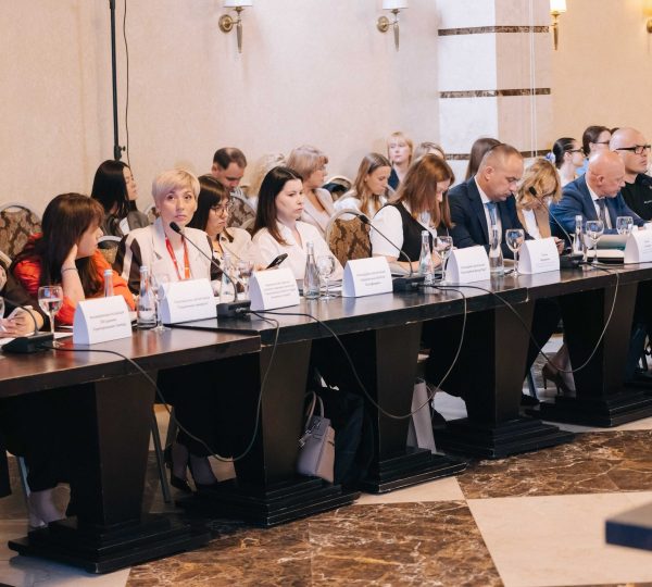 БФ «Рідні» долучилися до засідання Ради регіонів у Києві Засідання ради регіонів3
