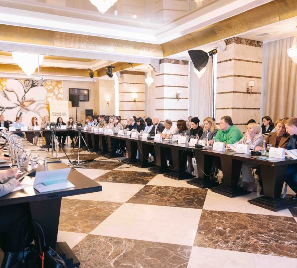 БФ «Рідні» долучилися до засідання Ради регіонів у Києві Засідання ради регіонів5