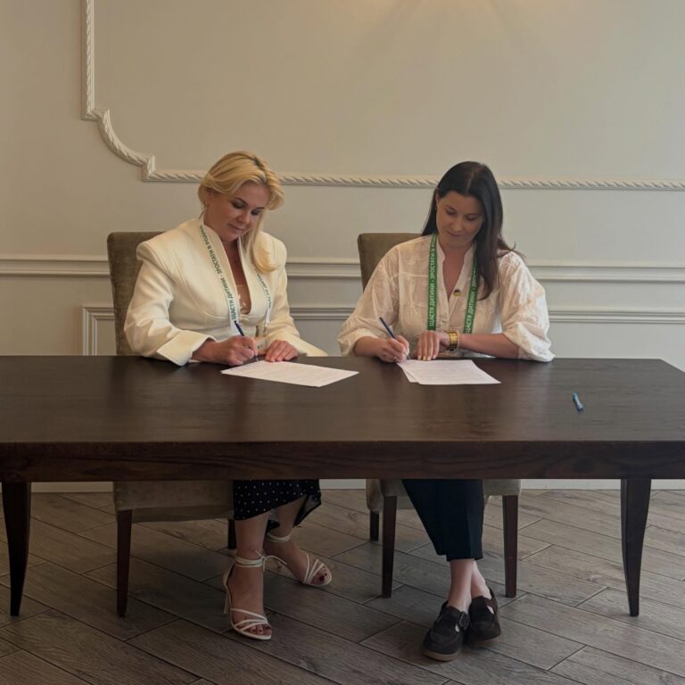Ridni Foundation Team Joins IV Foster Families Forum Форум прийомних родин4
