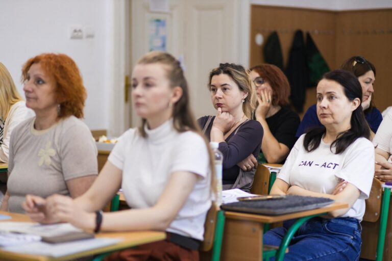 Команда БФ «Рідні» провела зустріч про усиновлення для вчителів львівського ліцею В ліцеї про усиновлення1