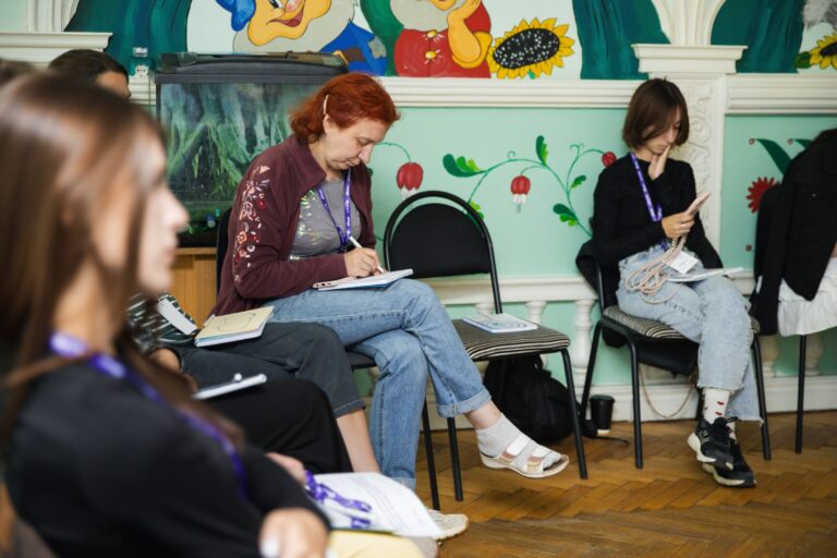 Як підтримати дітей із затримкою мовлення: БФ «Рідні» провели тренінг тренінг Центр6